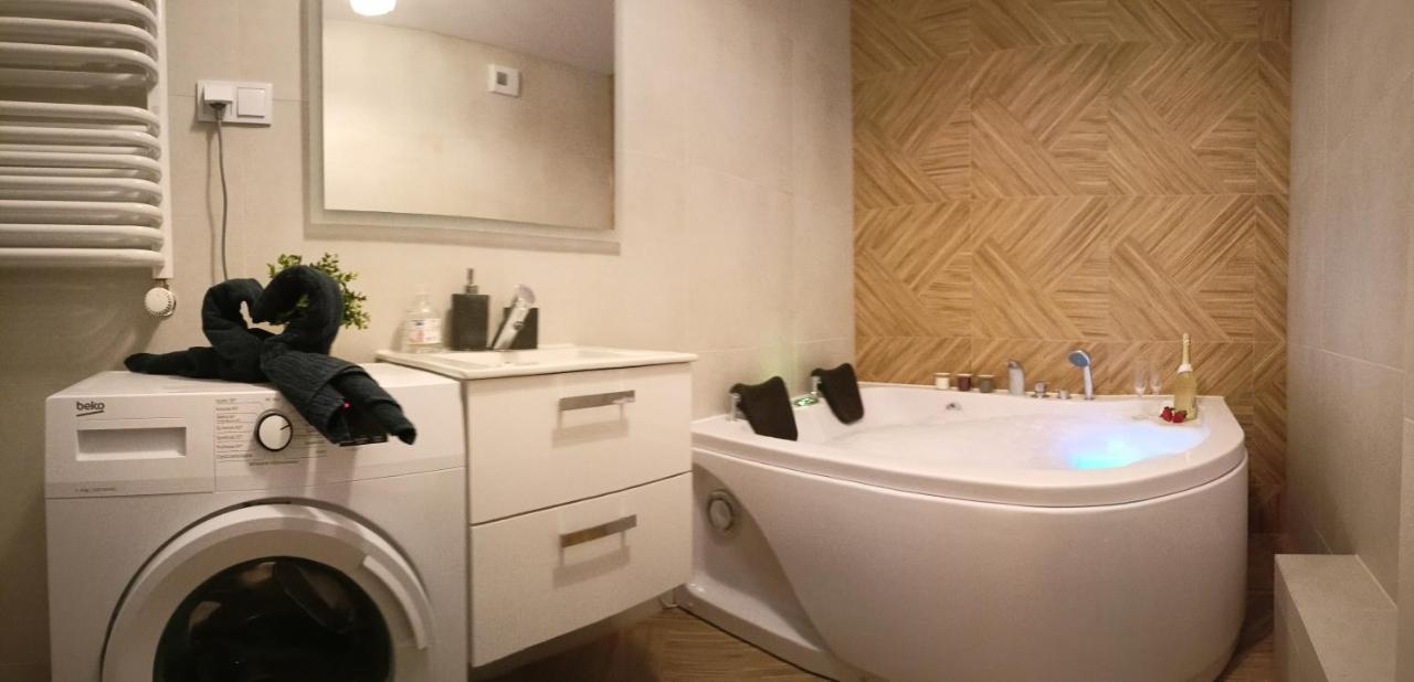 Appartement Apartament Z Sauna I Jacuzzi à Radom Extérieur photo