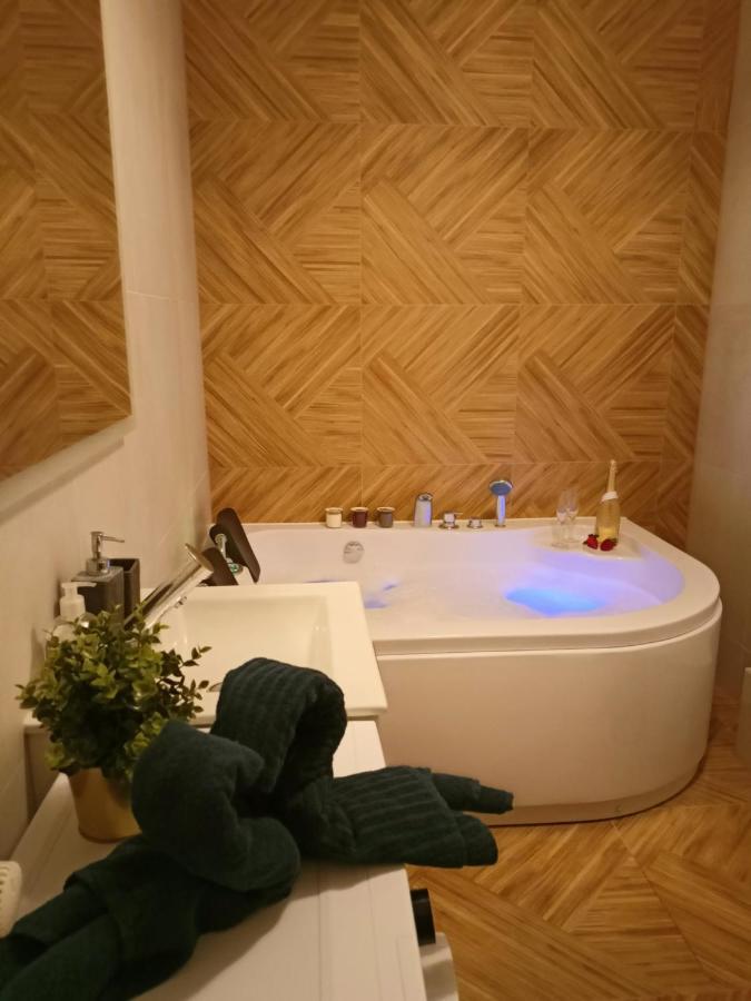 Appartement Apartament Z Sauna I Jacuzzi à Radom Extérieur photo